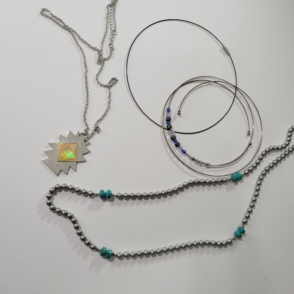 Bundle of necklaces‎